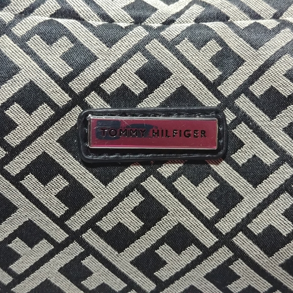 Tommy Hilfiger signature makeup bag - Picture 3 of 8
